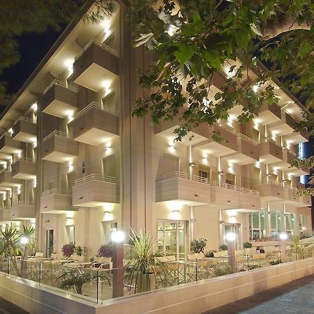 Hotel Muccioli Мизано-Адриатико Экстерьер фото